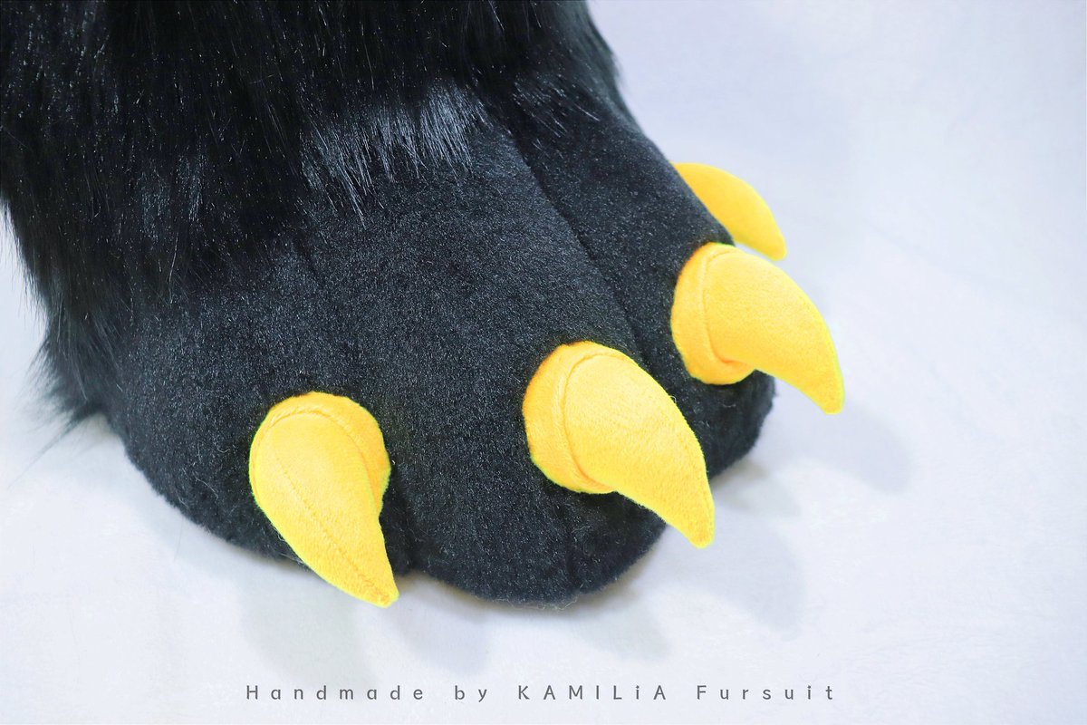 KAMIIKAMIIIIII's tweet photo. 🌟 Outdoor feetpaw commission finished for @WEEDCATDOU 🐾

✨  Every step is carefully handmade 🔥<(￣︶￣)>

🌷 Thank you for choosing us 🌷

Happy #FursuitFriday !!
#KAMILiAFursuit #Fursuit #Costume https://t.co/Ht1hC2NOHG