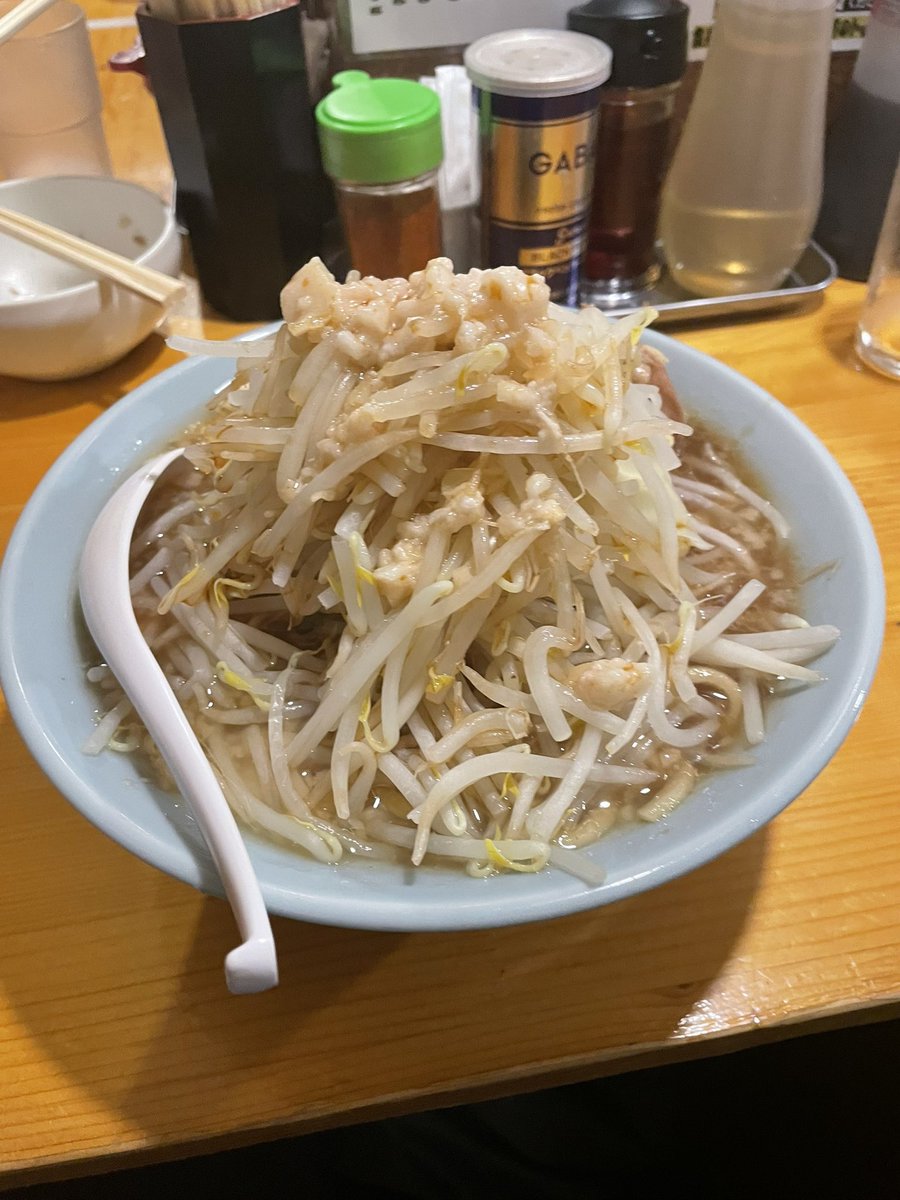 butcho1832's tweet photo. ヤサイニンニクアブラカラメ

キメてやったーーー🍜🍜🍜 https://t.co/vjJMaV1jpT