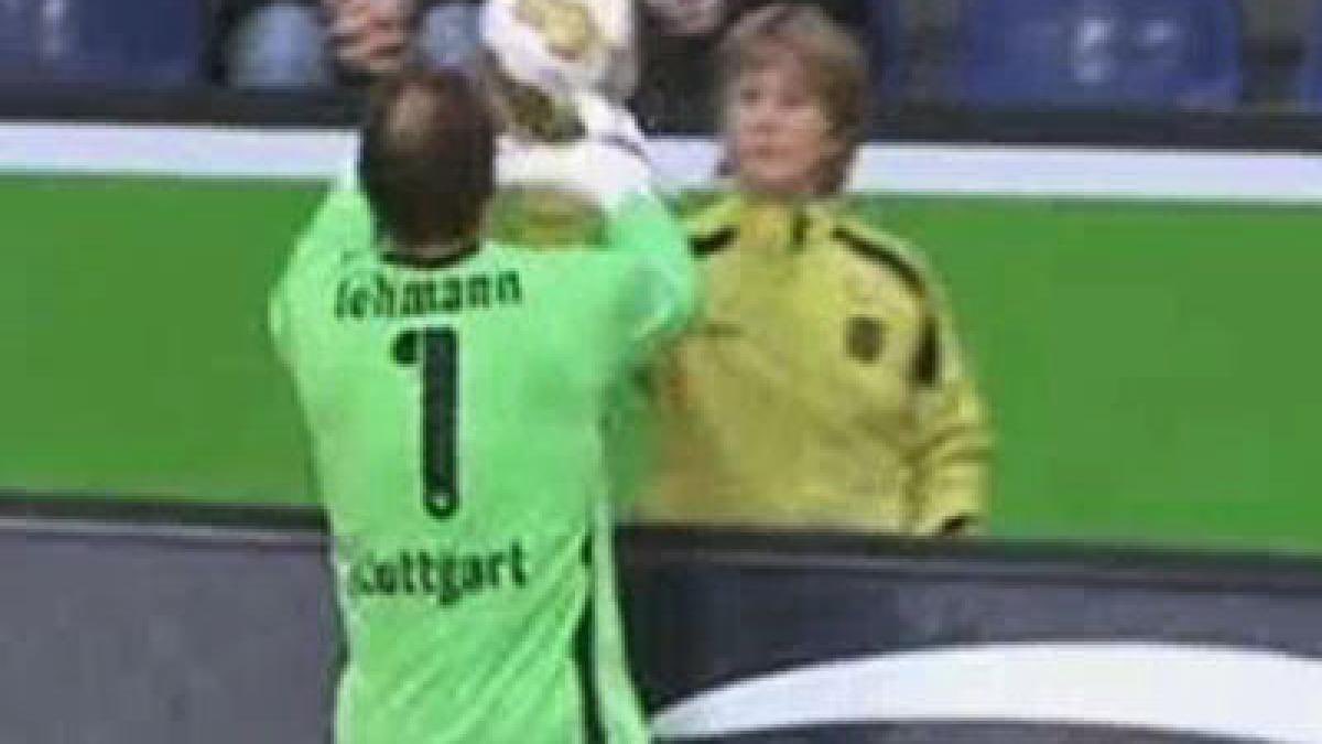 EinRecke's tweet photo. @BassSultanHSV Der Balljunge von 96, der 2009 Jens Lehmann hinten links keine Chance ließ. 

https://t.co/yUoN2Yyw5J https://t.co/tzxuPauisk