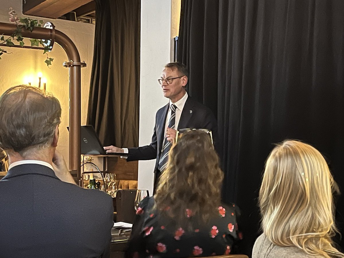 🇪🇪🇸🇪 Chamber of Commerce (ESCC) 🥳 its 15 anniversary. After the speech by President Rika Torm, I had a pleasure to extend my greetings, wish ESCC youthful vigor in future, combined by a 👍 dose of experience. The “👁️-opening speech was given by <a href="/ChristianLuiga/">Christian Luiga</a>. Congratulations!