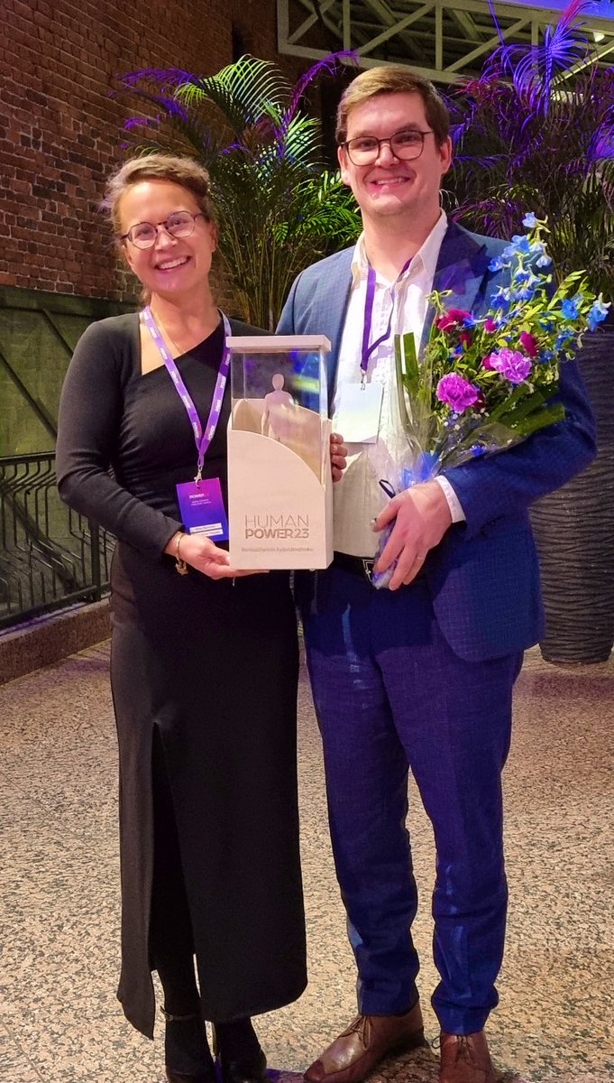 Voittajien on helppo hymyillä!

#humanpower23 kilpailussa napattiin kollega Samuli Koposen kanssa ykkössija kategoriassa Vuoden ihmisläheisin työelämäteko.
Kiitos <a href="/halsafinland/">Hälsa</a> 💚 Tämä merkitsee meille todella paljon!

<a href="/UniEastFinland/">University of Eastern Finland</a> @uef_stj <a href="/UEFSocSc/">UEF Social Sciences</a>