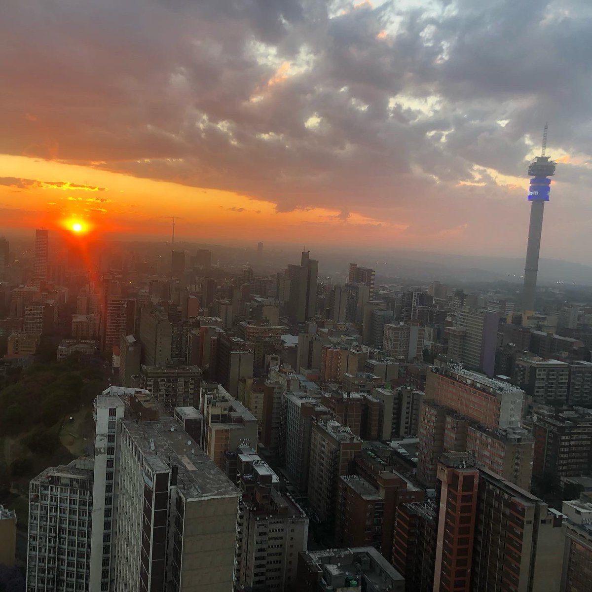 DlalaNje's tweet photo. The @CityofJoburgZA skyline showing off during the #JoburgStorm this week ☔️
You haven’t experienced Jozi until you see this view for yourself 🌇
Come visit us sometime?
Not now now… but NOW
#PonteLove #jozivibes #jozi #jozigrams #Joburg #joburgstorms🌧️ https://t.co/5TWzh1mzhn