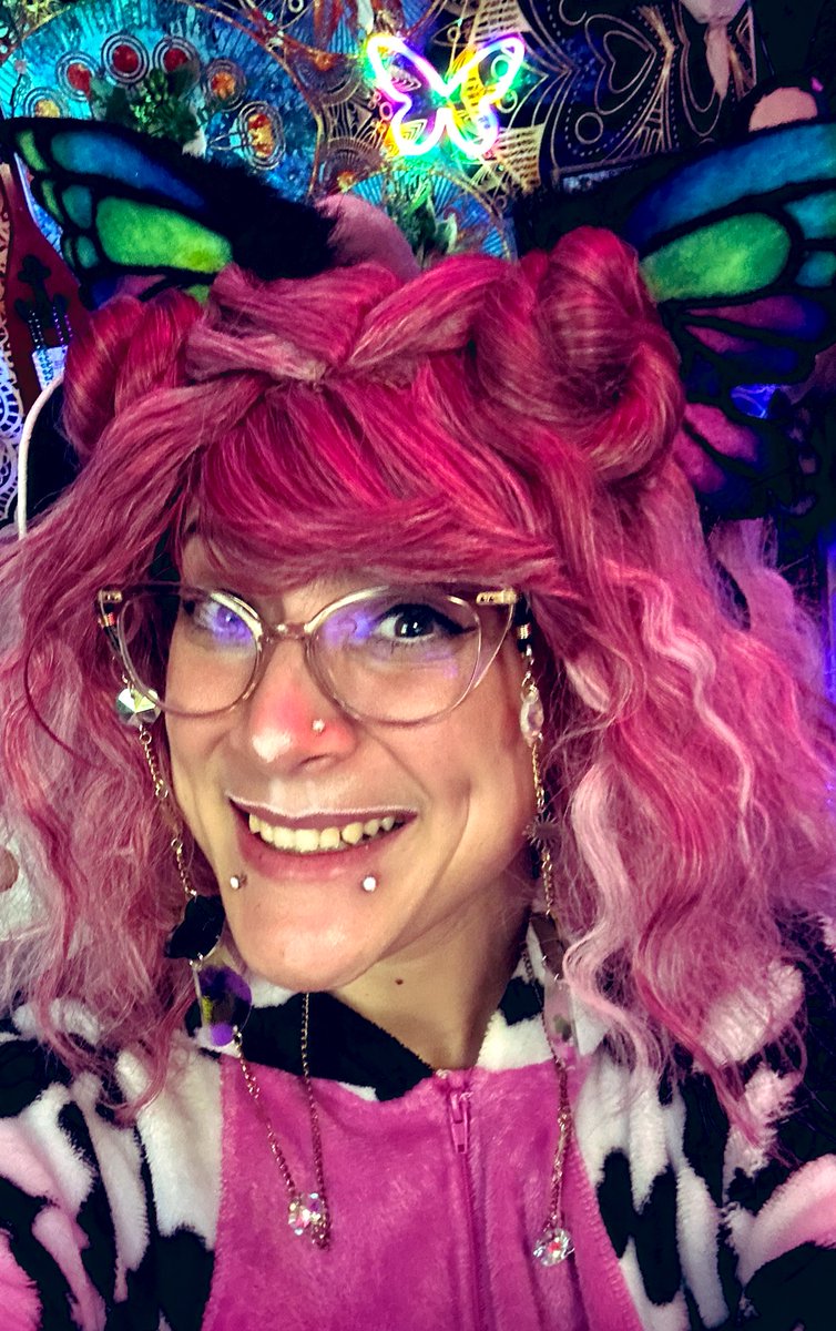 bug_lady11tv's tweet image. Free Your Friday and live it for ✨ YOU✨
After a 14 &amp;amp; 1/2 hr stream, 3+ years in, and so many Buggies later, I can still say with my entire being… I LOVE DOING THIS!!!  #streamlife 
When the outside world doesn’t seem to fit #createyourown !!