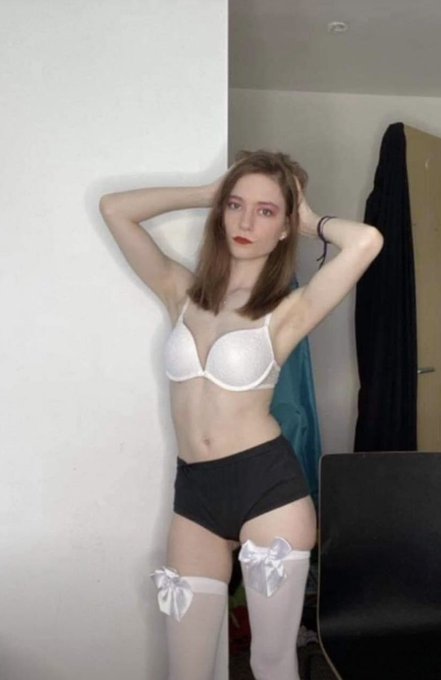 Retweet if you like stockings .. link in comments https://t.co/4mBds4wzQJ