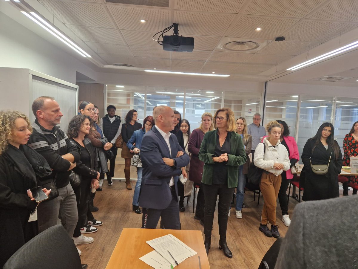FTravail_06's tweet photo. Le #ParrainageTour2023 en partenariat avec la @MaRegionSud et en présence de @Ph_Grell, responsable local de la Région Sud s’est déroulé ce matin. 
@poleemploi_paca @ghislaineellena @VilledeNice @heleneblanc06  #unparrainunemploi #paca #parrainage #Emploi #poleemploi #jeunes https://t.co/JmRTLpDLev