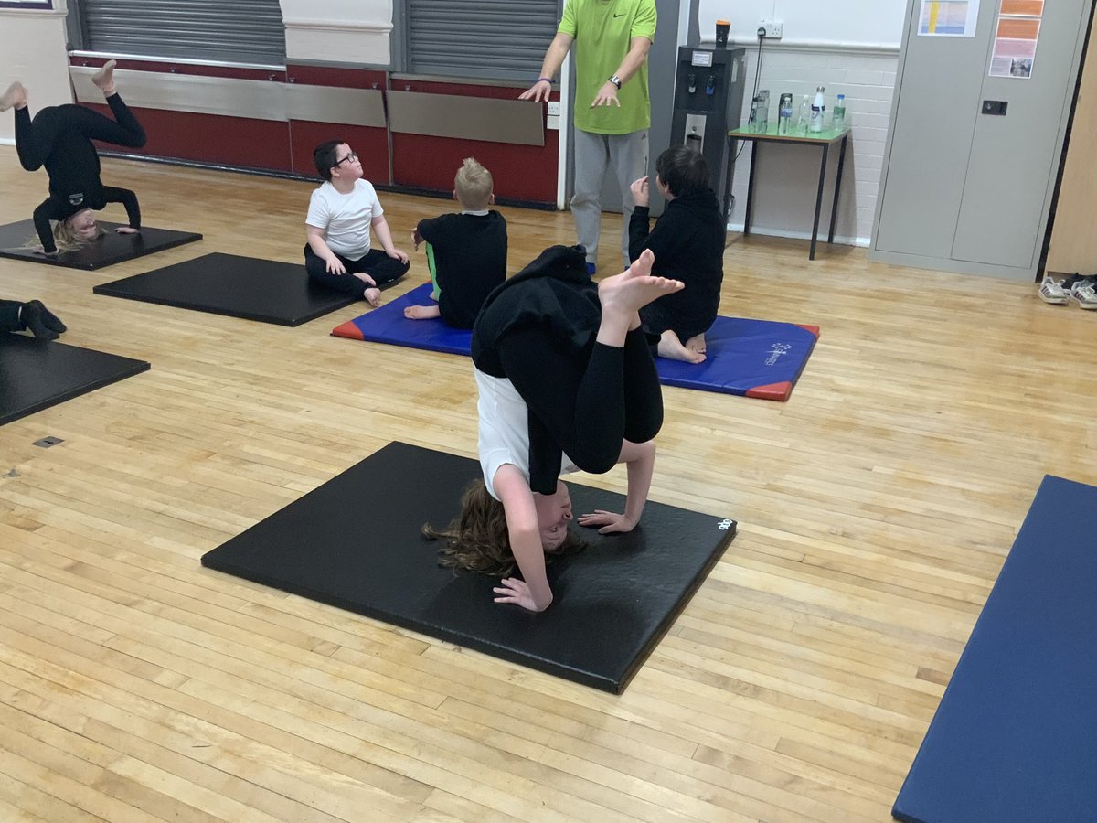 Y6RDPS's tweet photo. @y6rdps are really working on their gymnastics skills this week building on the techniques all the time https://t.co/m15WFlNjYY