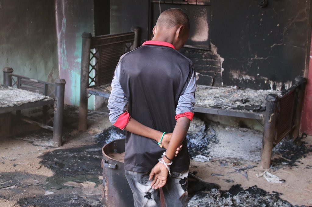 AbubakrFawaz's tweet image. Khartoum 11/15/2023 Khartoum has become a ghost city, everyone is waiting for them to die This child looks at what is left of his house