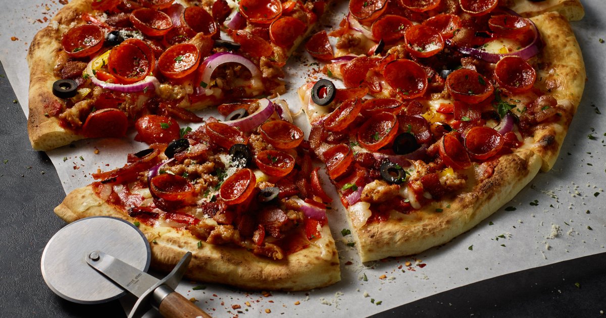 HormelPepperoni's tweet image. Pass the pepperoni pizza, please! #Friday #pepperonipizza #pepperoni