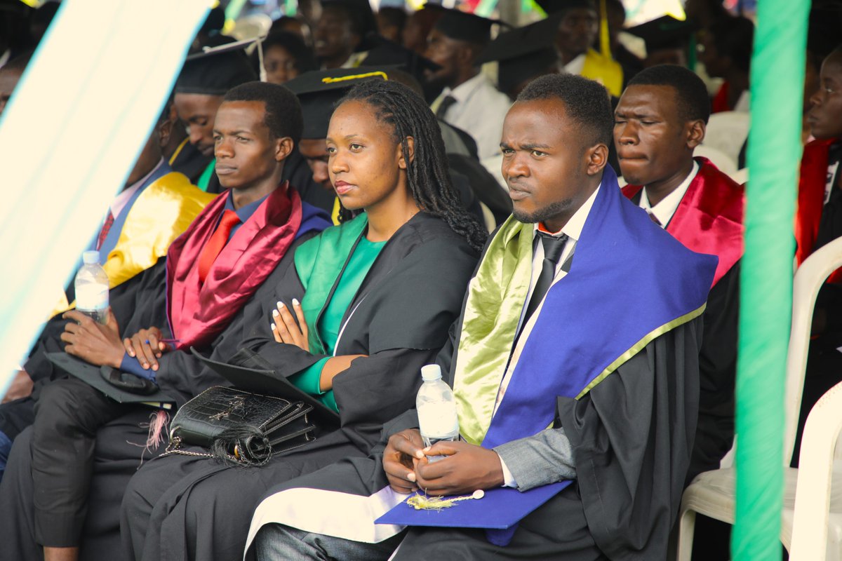Rwanda_Edu's tweet photo. The 9th graduation ceremony was a remarkable affair, honoring an impressive total of 8,321 graduates, including 38 Ph.D. candidates. These accomplished individuals hailed from the 6 esteemed Colleges of the University of Rwanda. π#UniRwandaGraduation" https://t.co/S5dRJspjwD