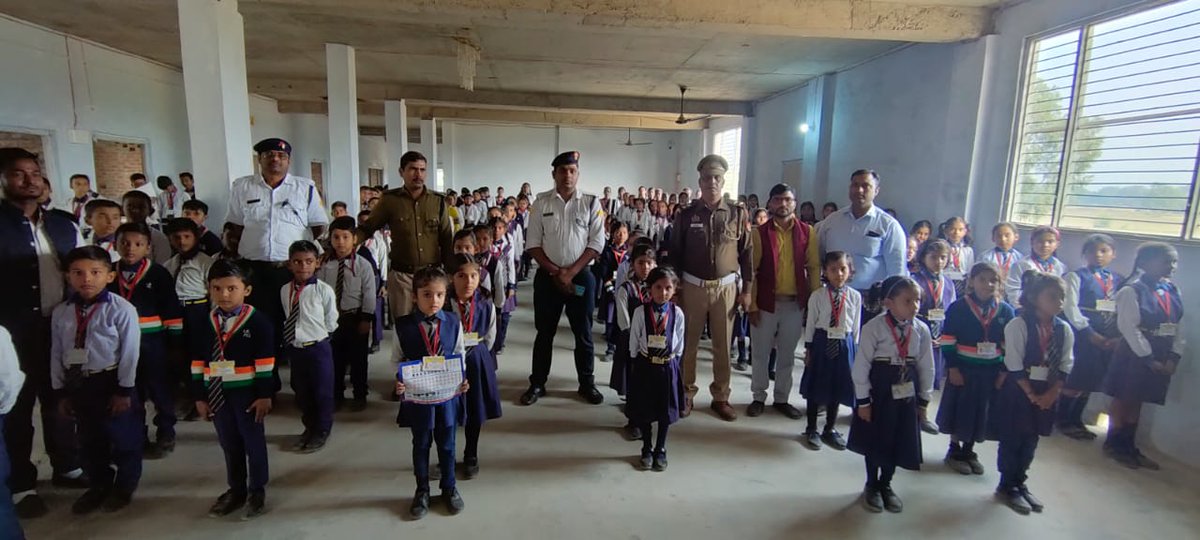 tpunnao's tweet image. श्रीमती राम रानी देवी चौरसिया पब्लिक स्कूल पुरवा उन्नाव में यातायात जागरूकता अभियान @Uppolice @uptrafficpolice @unnaopolice