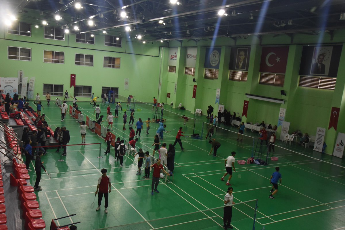 ASHB_COCUK's tweet photo. 8. Türkiye Badminton Şampiyonası tüm heyecanıyla başladı.

Bakanlığımız, @gencliksporbak ve @TurkBadFed  işbirliğiyle 17-19 Kasımda Ankara’da gerçekleştirilecek olan şampiyonada 142 çocuğumuz yarışacak. Hepsine başarılar diliyoruz. Kazanan dostluk olacak❤️🤍

@tcailesosyal https://t.co/mxBoW0hFhJ
