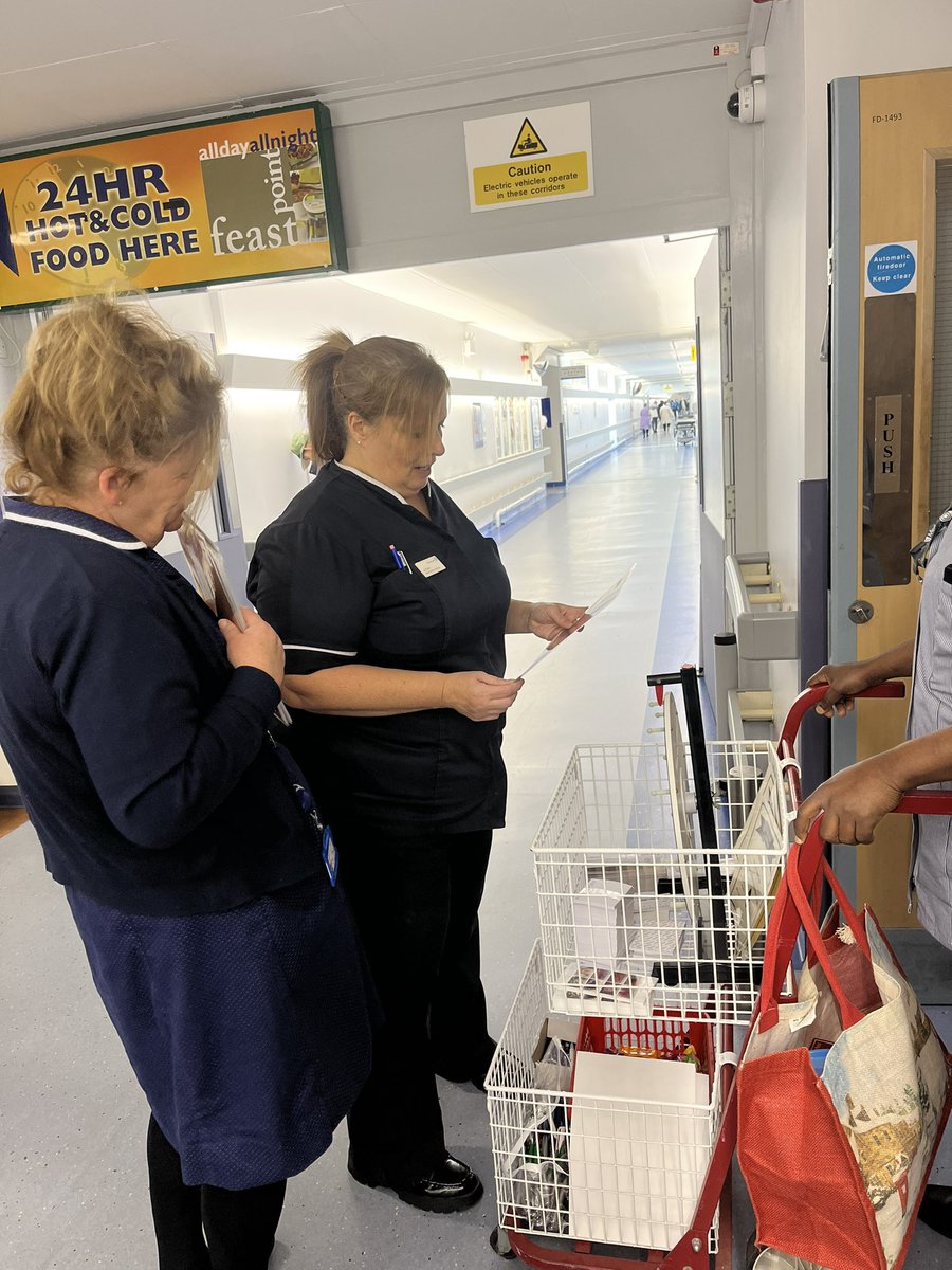Seen our lovely deputy director of nursing <a href="/JoSmithngh/">Jo Smith</a> on our travels, having a turn on our wheel ❤️ and guessing the pressure ulcer category 💚

#makeeverycontact #StopThePressure