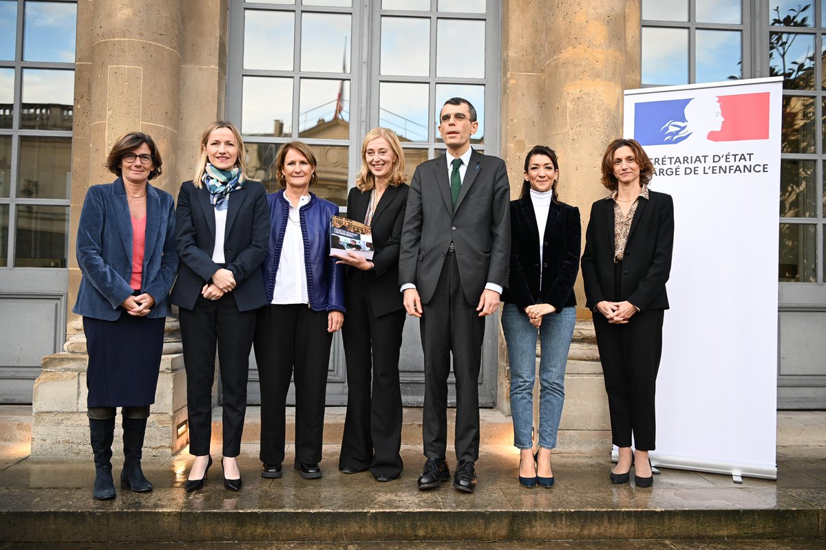 Remise aujourd'hui du rapport de la Commission Indépendante sur l'Inceste et les Violences Sexuelles faites aux Enfants.   
 
Bravo à tous les acteurs impliqués pour ces 3 années de travail. Le <a href="/gouvernementFR/">Gouvernement</a> aura l'occasion de faire des annonces prochainement.