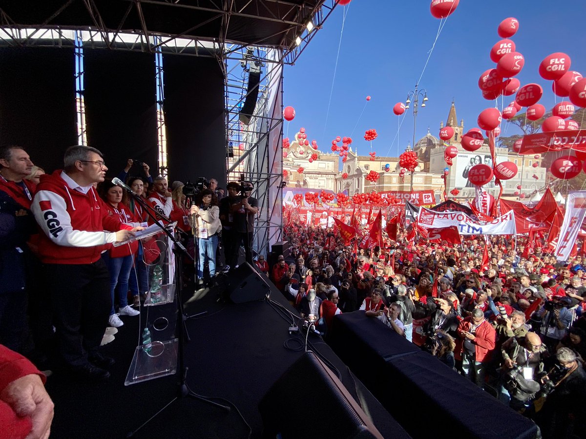 🟥 ‘Questa è la pizza del Popolo dei lavoratori. La risposta migliore a chi vuole mettere in discussione il diritto di sciopero. Noi non ci fermeremo’
📌 Landini dal palco di Roma
#ADESSOBASTA, è 𝗦𝗖𝗜𝗢𝗣𝗘𝗥𝗢!
#17novembre
#Cgil 
#NelSegnoDeiDiritti