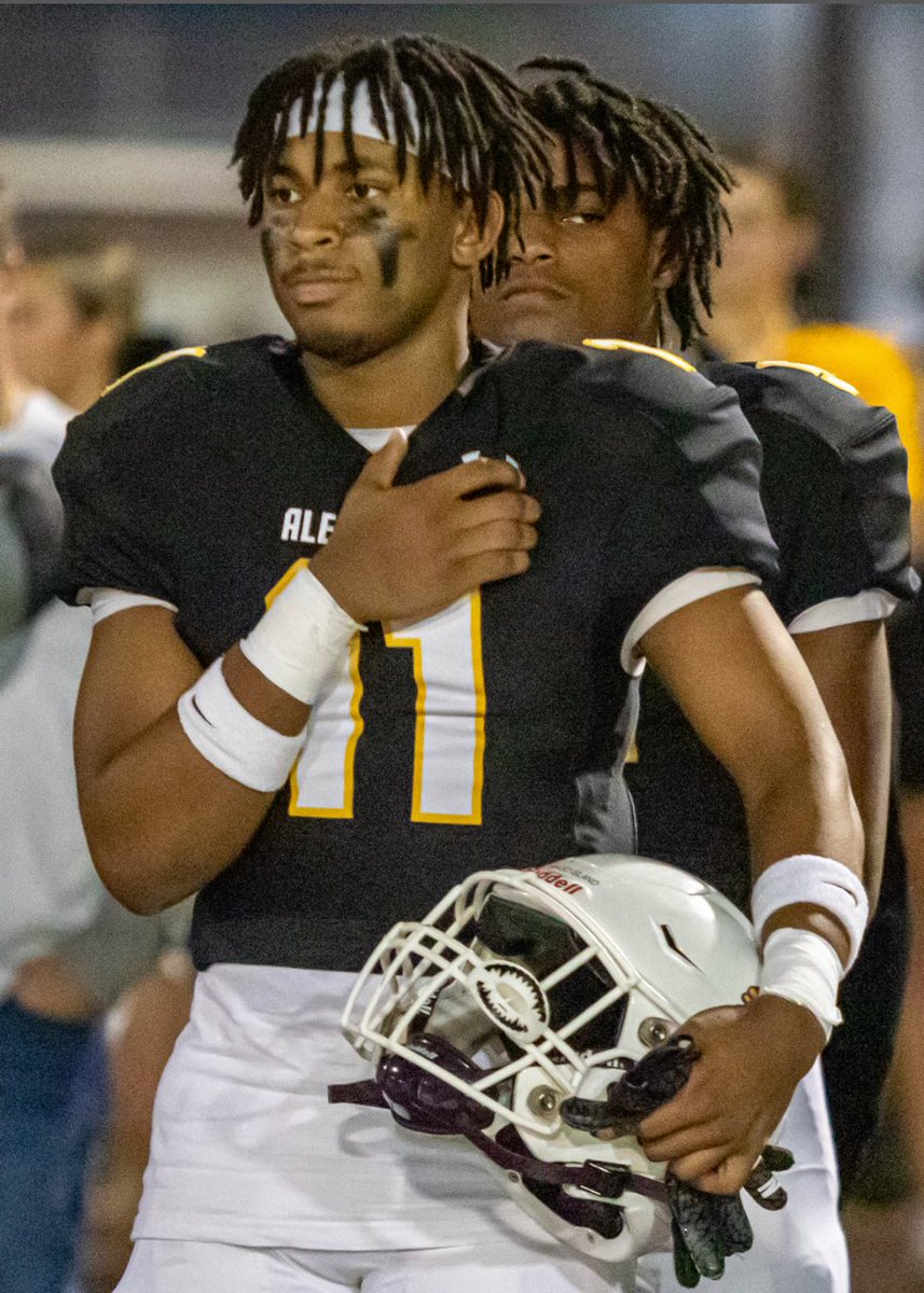 Mingo_Boss's tweet photo. IT'S GAME DAY AND I'M FEELING GOOD ABOUT IT!!! We didn't  discuss business last night because what's understood don't need to be explained. Strictly Business on Mingo Island!! The look on O face is built FORD tuff. LEAD YOUR TROOPS!!! Jackboys for life‼️ https://t.co/AEBnE9zjHT