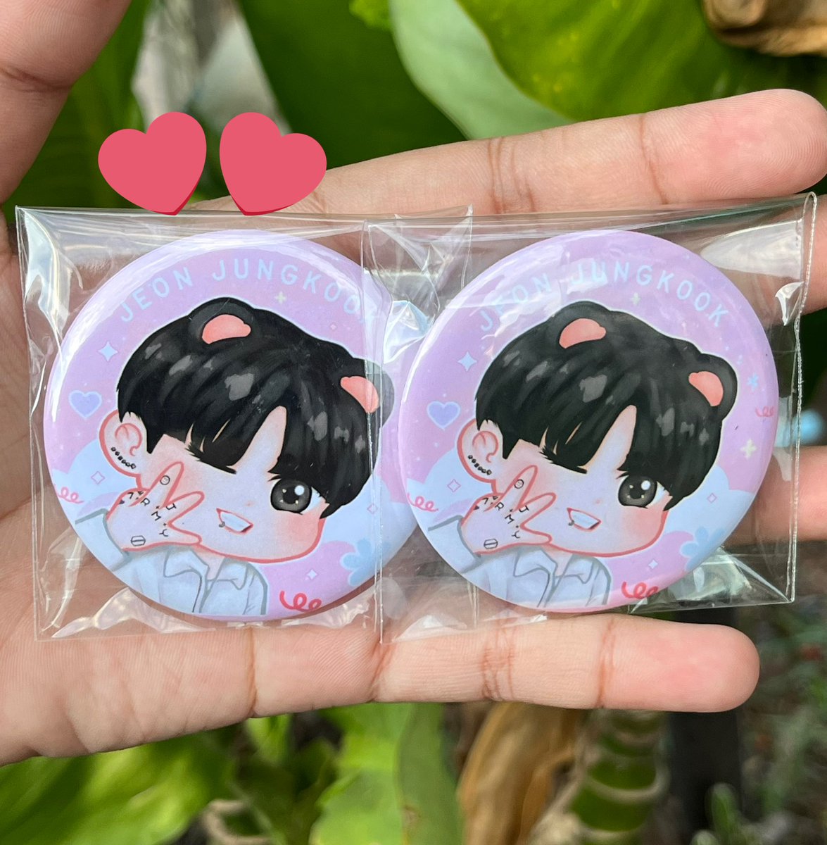 wom_store's tweet photo. เข็มกลัดของแถมบั้มจองกุกมาแล้ว🤏🏻✨
น่ารักปุ๊กปิ๊กมาก อยากส่งของแน้ว><
cms fanart ⭐️#timberzon
brooch ⭐️#reviewonioneveryth https://t.co/MCVfwZe7JX