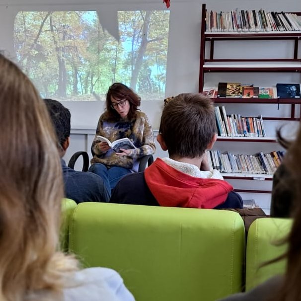 ALL_BFC's tweet photo. #LesPetitesFugues2023 // Les rencontres dans le Morvan se poursuivent pour Maud Simonnot qui était ce matin au lycée des métiers de Château-Chinon (58).
Au programme la semaine prochaine : 2 rencontres scolaires + une rencontre publique/lecture chorale à Alligny-en-Morvan (58) ! https://t.co/Dr8B9idKkh