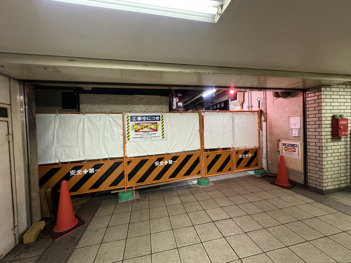 nolly777's tweet photo. #神戸 #元町 #有楽名店街 閉鎖されてた。 https://t.co/CPsplkOlws