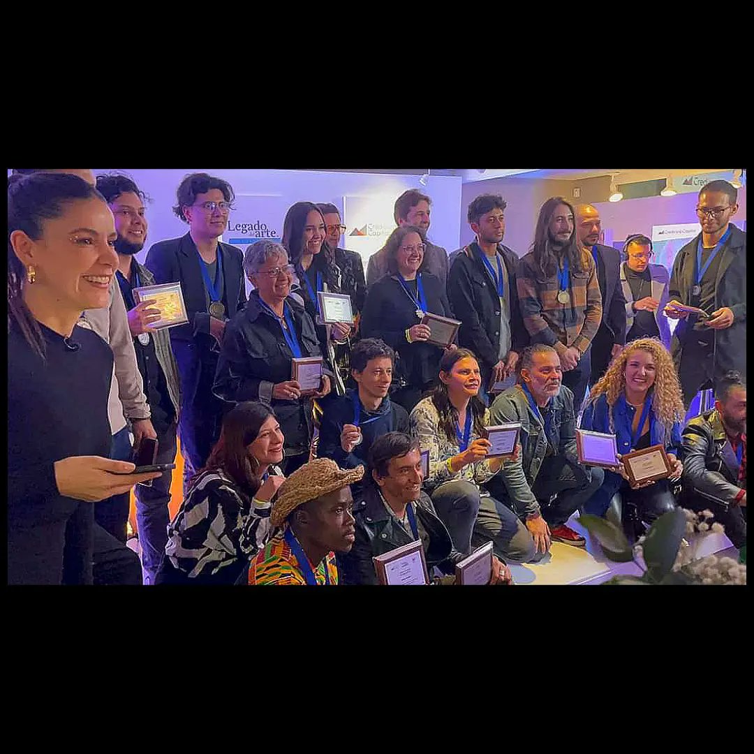 📸 Imágenes de la premiación de la 3a ed. del concurso El Legado del Arte 🏅🎨,  iniciativa impulsada por  <a href="/CredicorpCap/">CredicorpCapital</a>  y <a href="/WRadioColombia/">W Radio Colombia</a> en la <a href="/GaleriaBaobab/">Galeria Baobab</a>.  Me encontré con artistas muy talentosos, obras maravillosas y sobretodo empatía y compañerismo.