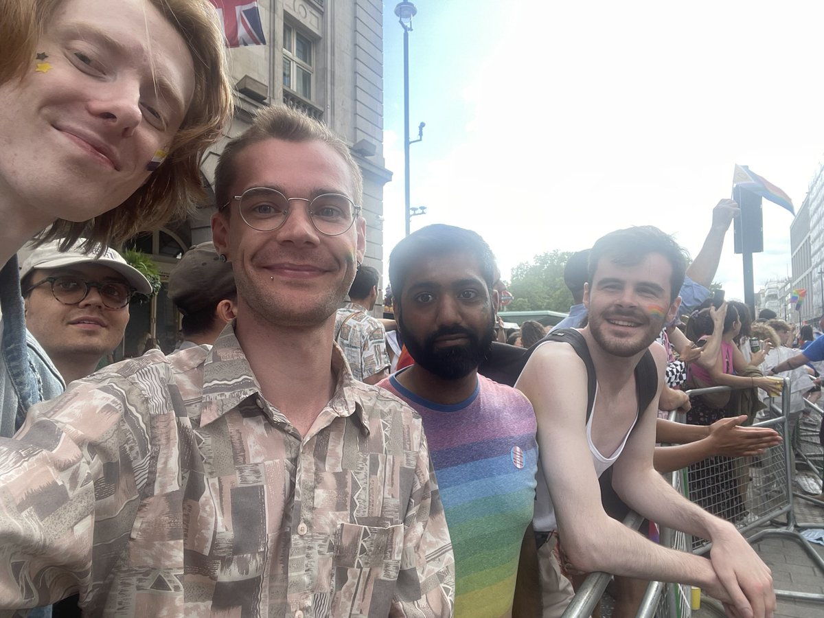 GalleryHuns's tweet photo. Hi, it’s us 👋🏻 your friendly neighbourhood meet-up group. Each month we have a variety of exhibition/cultural/social meets. 

Want to make some new friends in London? We’re always looking for new members ❤️❤️

Discord is a great place to get to know us!

https://t.co/HcpZC2kLXz https://t.co/mYNpFfVABf