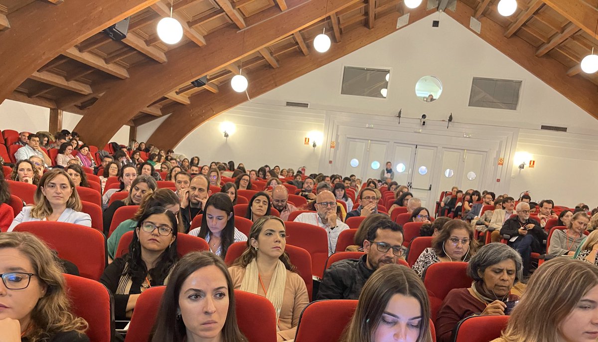 Lleno en la conferencia de clausura del #INVES23. La doctora Leonie Van Drooge, experta en gobernanza, organización y evaluación de la investigación nos ayudará a mejorar la colaboración en la investigación. @LeonievanDrooge #XCIICS