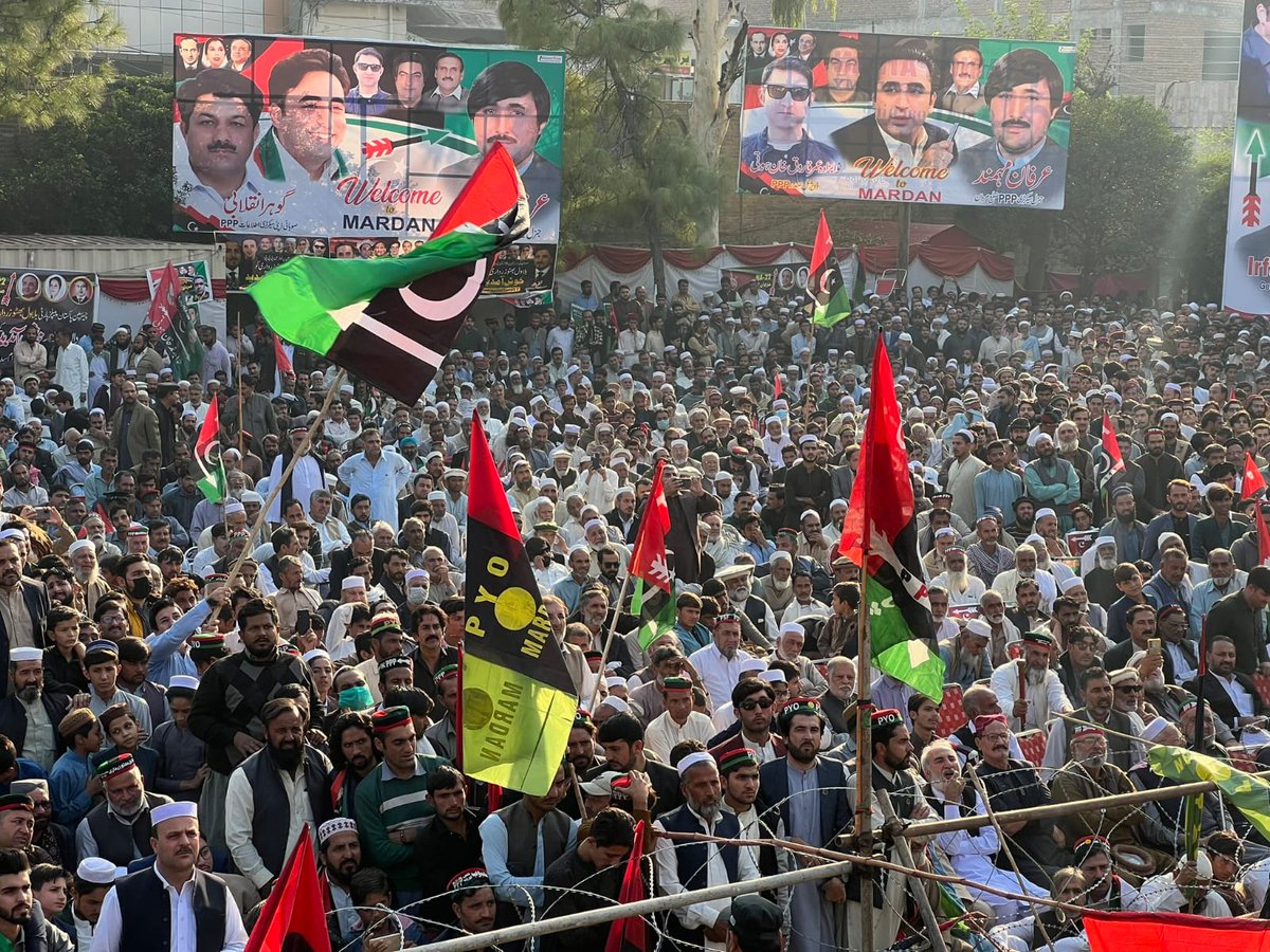 NEWS_BILAWAL's tweet photo. چیئرمین بلاول بھٹو زرداری صاحب کے دورہ کے پی کے کا دوسرا روز۔
آج مردان ورکرز کنونشن میں عوام کی بڑی تعداد شریک۔
❤🖤💚
#KPWelcomesBilawal https://t.co/hT52nqio7J