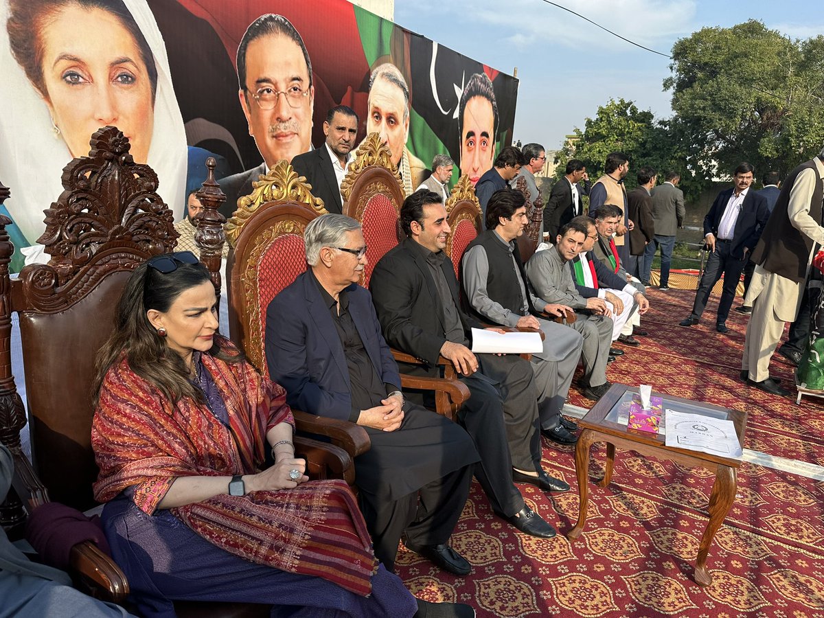 NEWS_BILAWAL's tweet photo. چیئرمین بلاول بھٹو زرداری صاحب کے دورہ کے پی کے کا دوسرا روز۔
آج مردان ورکرز کنونشن میں عوام کی بڑی تعداد شریک۔
❤🖤💚
#KPWelcomesBilawal https://t.co/hT52nqio7J