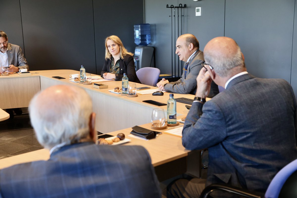 📸 La consellera @nataliamasguix i el secretari @miquelpuigrapos, s'han reunit aquest matí amb el president del consell d’administració d'@ApplusIDIADA, Carles Grasas i el director general, Josep Maria Farran. La trobada s’ha produït prèviament a una visita al centre.