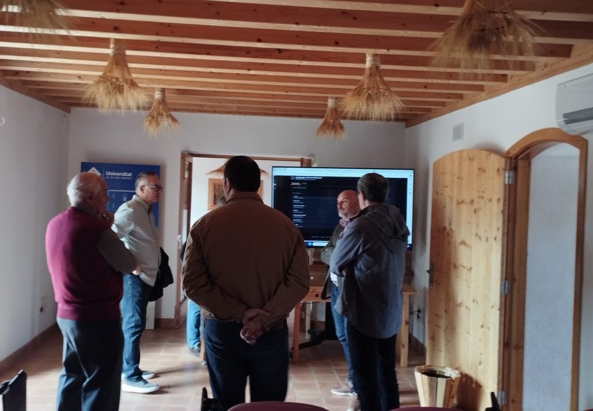 DavidDiezH's tweet photo. Ses Àrees d'Infraestructures i Innovació @ajuntpalma visitam Ca Ses Llúcies a sa @UIBuniversitat on Toni Serra i Toni Sola ens han pogut explicar es projecte #IOT #SmartUIB
Gràcies per s'hospitalitat i sa bona feina que feu! https://t.co/gicg363WB5