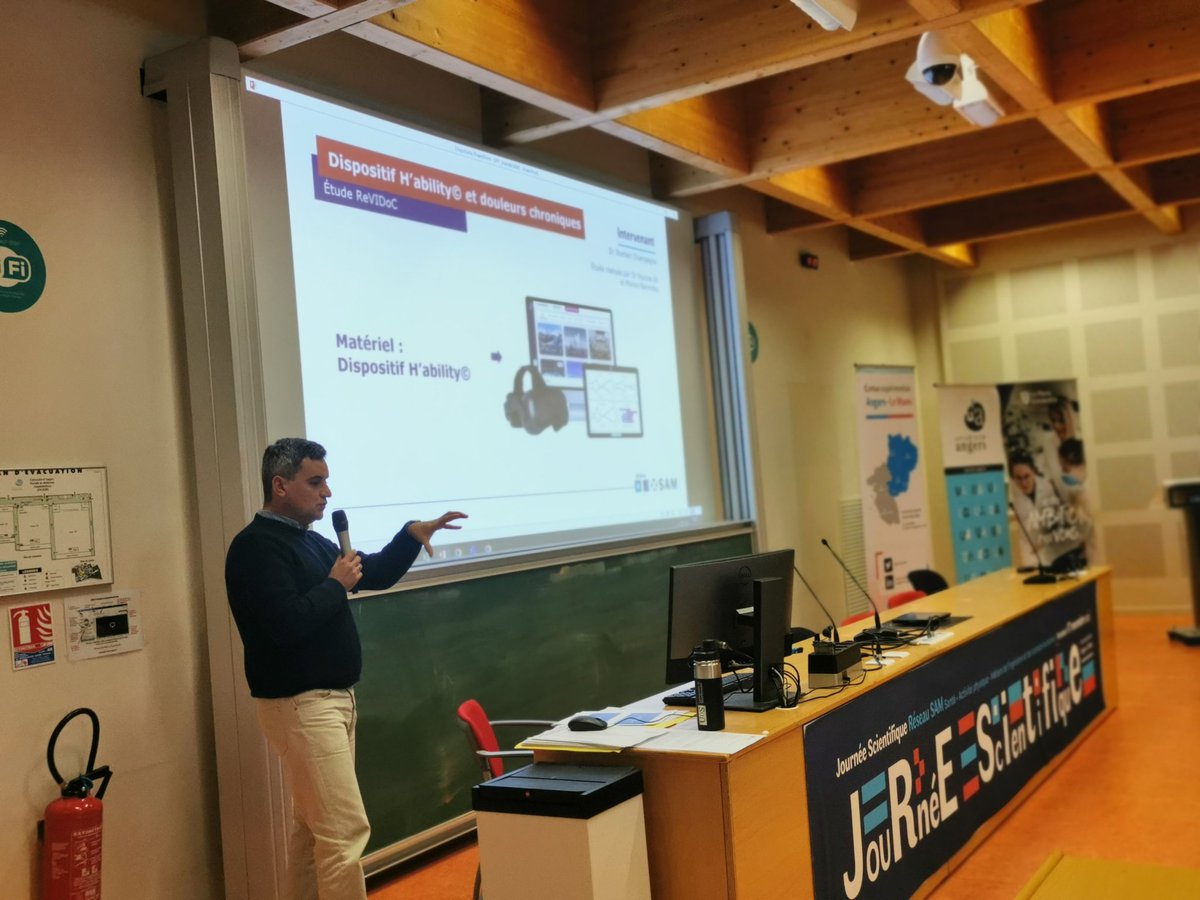 Dr. Romain Champagne qui représente Dr Pauline Ali et Manon Barendes, explique l’apport de l’utilisation d’un casque de Réalité Virtuelle avec le casque <a href="/_hability/">H'ability</a>
en complément de la rééducation conventionnelle.