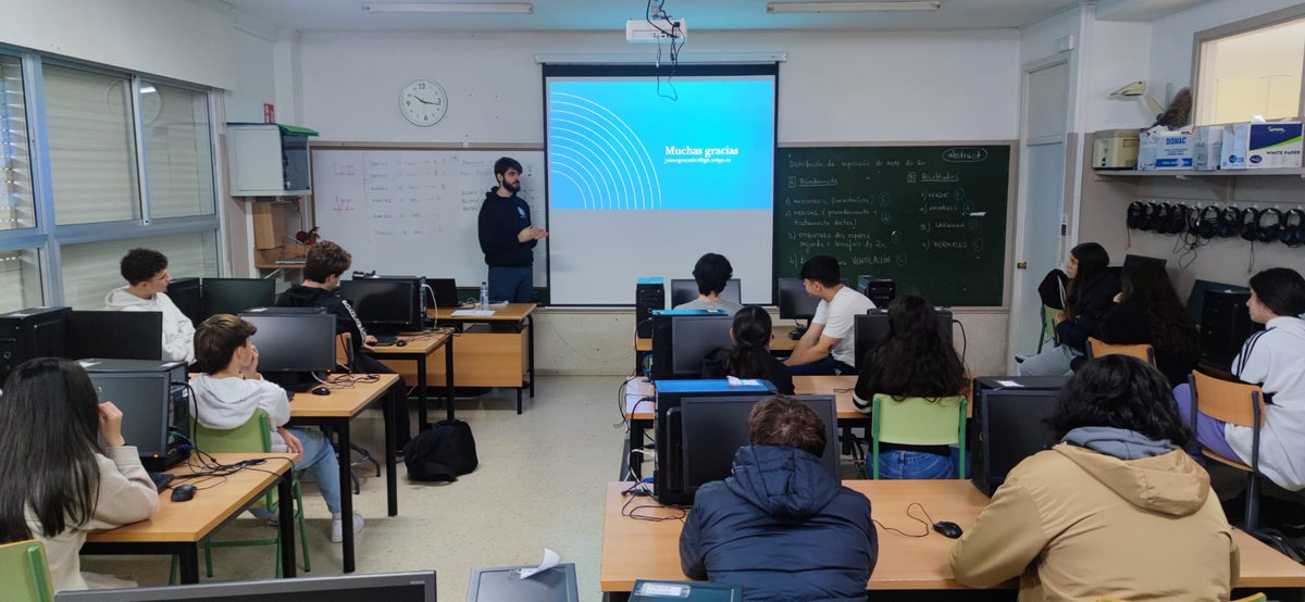 EETelecoVigo's tweet photo. O doutorando de #TelecoVigo e investigador de @atlanTTic_uvigo Jaime González estivo o mércores no IES María Soliño (Cangas) charlando co alumnado sobre o papel dos algoritmos na nosa vida cotiá.

#beTelecoVigo https://t.co/gS1VQMldj7