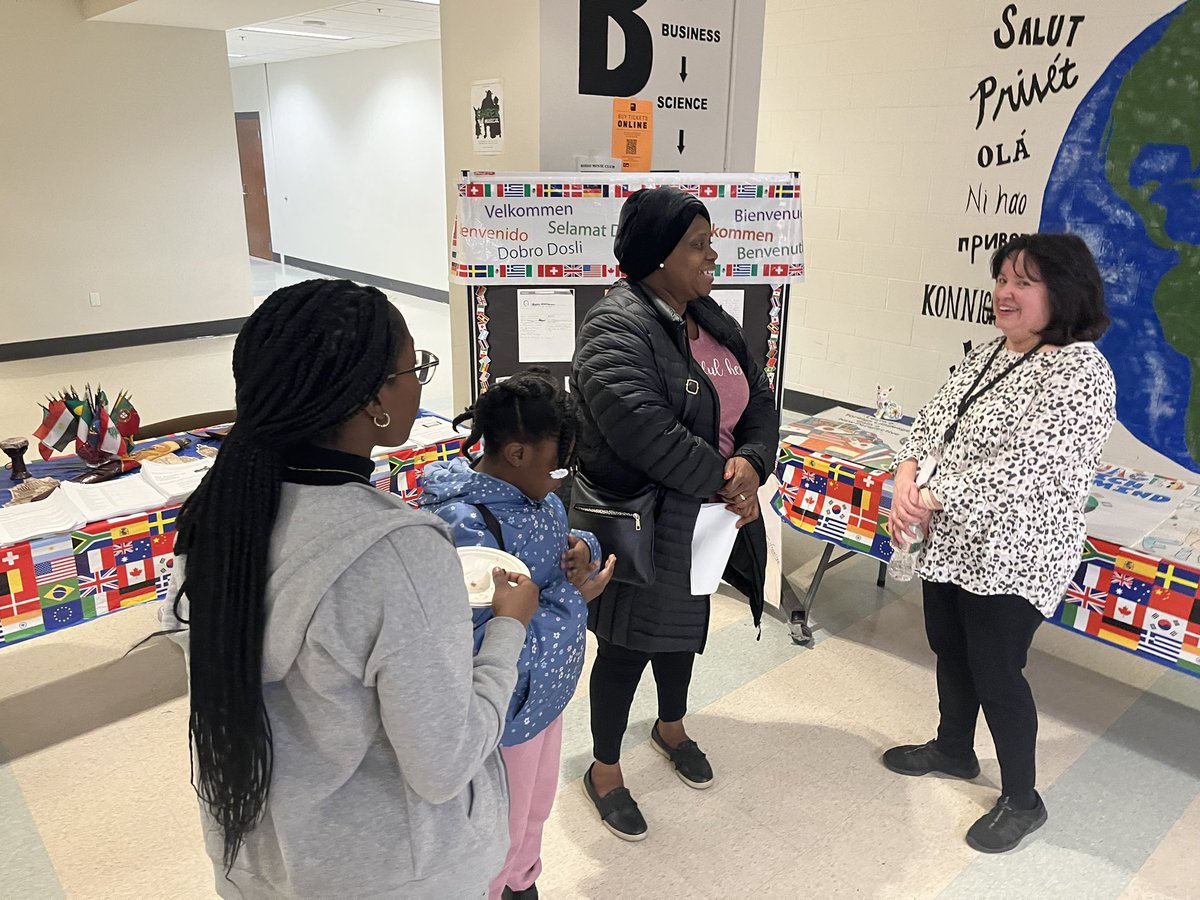 senoritapacheco's tweet photo. First THS Open House in the Books! @tauntonhstigers @Taunton_Schools https://t.co/owv5iamNLk
