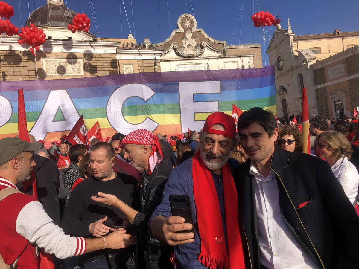 NFratoianni's tweet photo. Una bella piazza, una bella risposta popolare ad una politica del governo che aggrava le diseguaglianze, e che non risponde alle emergenze sociali del Paese.
#adessoBasta 
#ScioperoGenerale https://t.co/gJp171cUUA