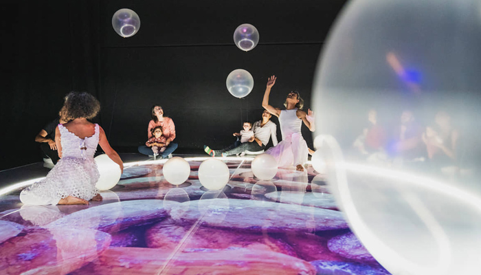 Este fin de semana vuelve a la programación familiar de <a href="/salaceroteatro/">Sala Cero Teatro</a> <a href="/ZigZagDanza/">Zig Zag Danza</a>, con 'Mímesis', con  las entradas agotadas. 
Y 'La cebra Camila', de Escenoteca <a href="/PepaMuriel/">Escenoteca. Arte y Educación.</a>, llega los días 25 y 26 de noviembre y 2 y 3 de diciembre. 
Más info: salacero.com.