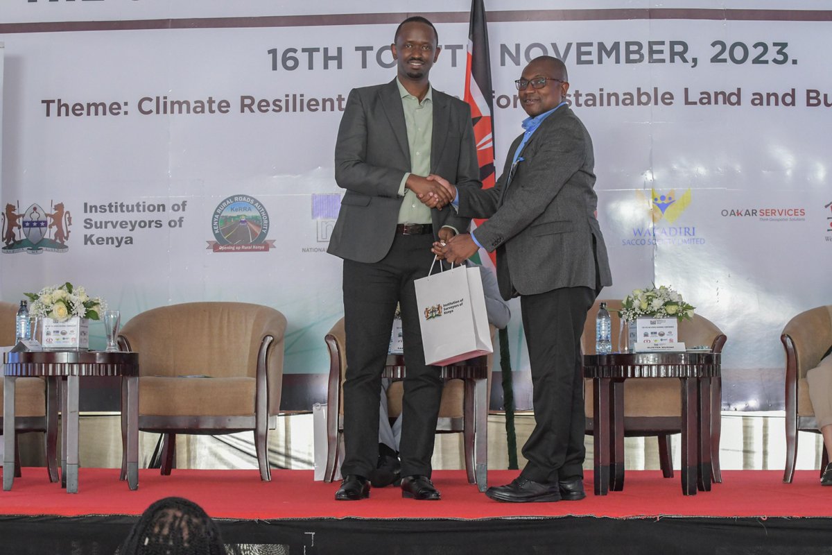 isk_kenya's tweet photo. Appreciation to Mr. Alister Murimi, Commissioner of the National Land Commission, for an enlightening discussion on Kenya's approach to Climate Change Mitigation and Adaptation. Grateful for the insights shared.#8thARC #ISK #ClimateAction https://t.co/xnXDhxrkVA