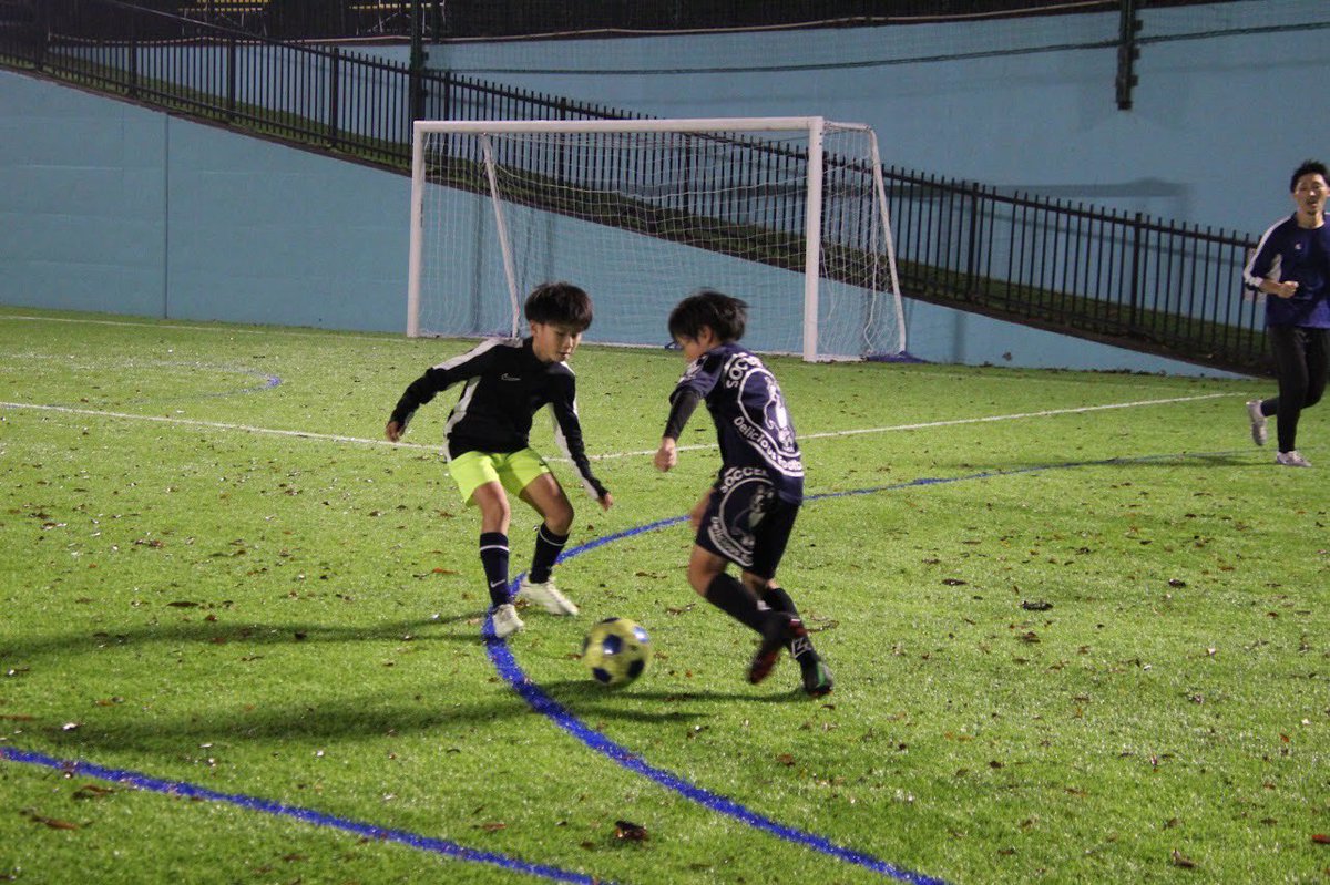 gemtyr_fc's tweet photo. 好きなことで生きていく。

現役選手と一緒に
子供も同じ環境で。

子供たちの応援もしつつ

本気で立ち上がる
コーチや現役選手の応援もしたい。

私が最後まで応援したいのは
嘘のない真っ直ぐな人。

#Leomarproject https://t.co/WLw3lSYQPp