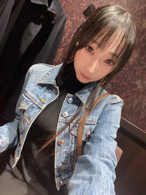 新宿高島屋の維新號點心さんでフカヒレ会からの同伴✨ フカヒレめーっちゃうまい！！ ちよっと遅れてお店向かうよー🦈✨ https://t.co/MJ1oSiXOYE