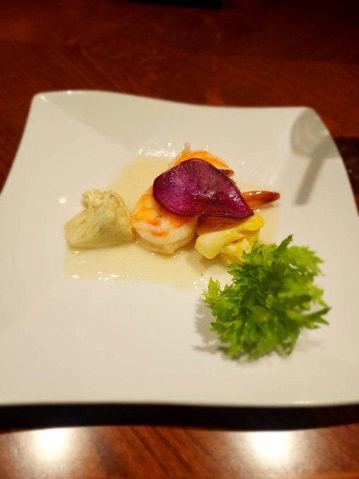 新宿高島屋の維新號點心さんでフカヒレ会からの同伴✨ フカヒレめーっちゃうまい！！ ちよっと遅れてお店向かうよー🦈✨ https://t.co/MJ1oSiXOYE