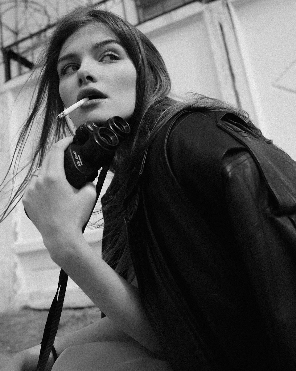 GoldClassGirls tweet media