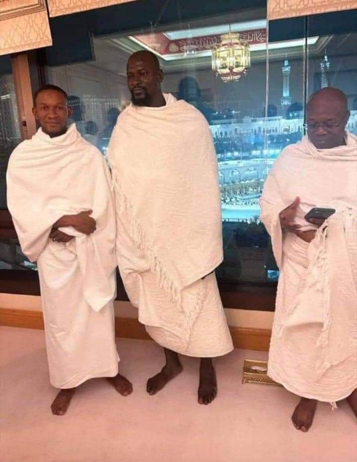 DelphineSankara's tweet photo. 🔴Guinée🇬🇳/Un autre Infiltré !

Après la Légion Étrangère française🇫🇷, ElHadj #Mamady_Doumbouya se rend à la Péninsule absoudre ses péchés et pour «libérer» l’#Afrique.
Notre Ancêtre #Fakoly neveu de #Soumangourou se remue de colère dans sa tombe. La descendance lui fout la honte https://t.co/NiiZ25QHVy