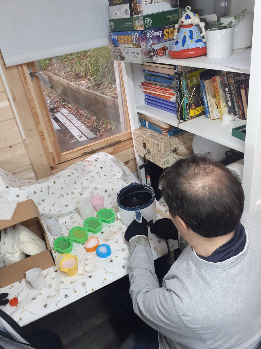 Members in Manchester are really enjoying making wax melts at their Arts & Crafts session and they also had the chance to make lovely smelling bath bombs everyone is so creative!