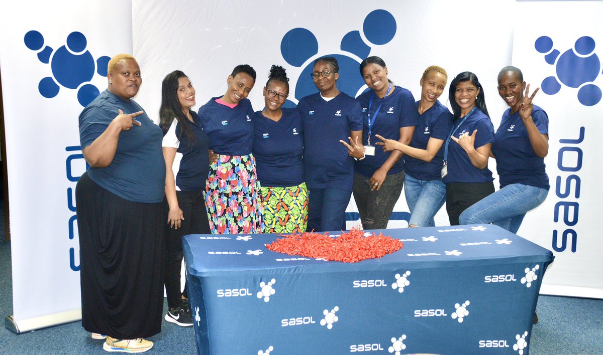 Today <a href="/SasolSA/">Sasol</a>, Sasol employee volunteers making a difference by crafting red ribbons which symbolise awareness and support for people living with HIV. These ribbons will be distributed on #WorldAIDSDay 

#Sasolforgood #Sasolinsociety