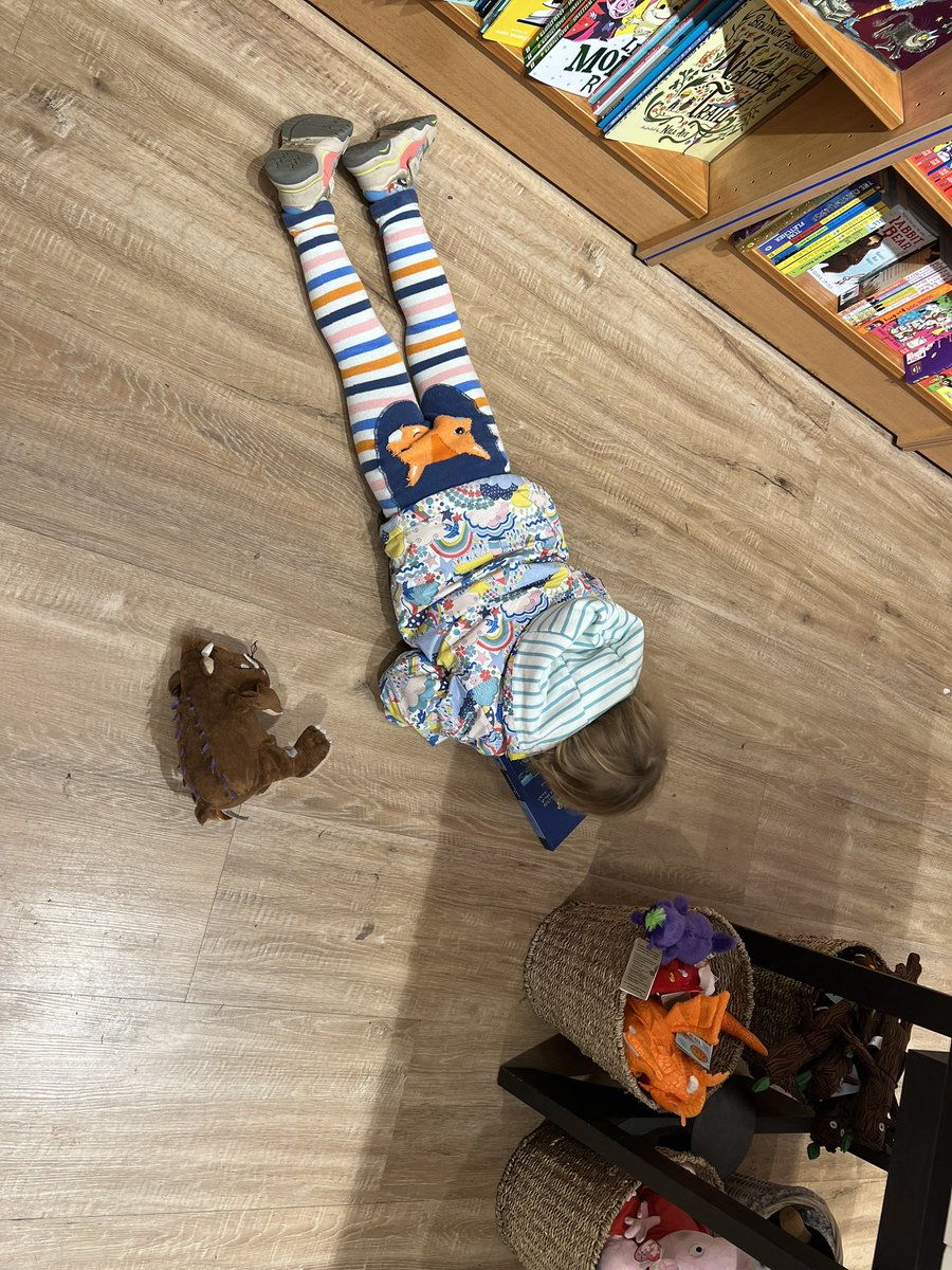 Standard scenes in <a href="/Waterstones/">Waterstones</a>