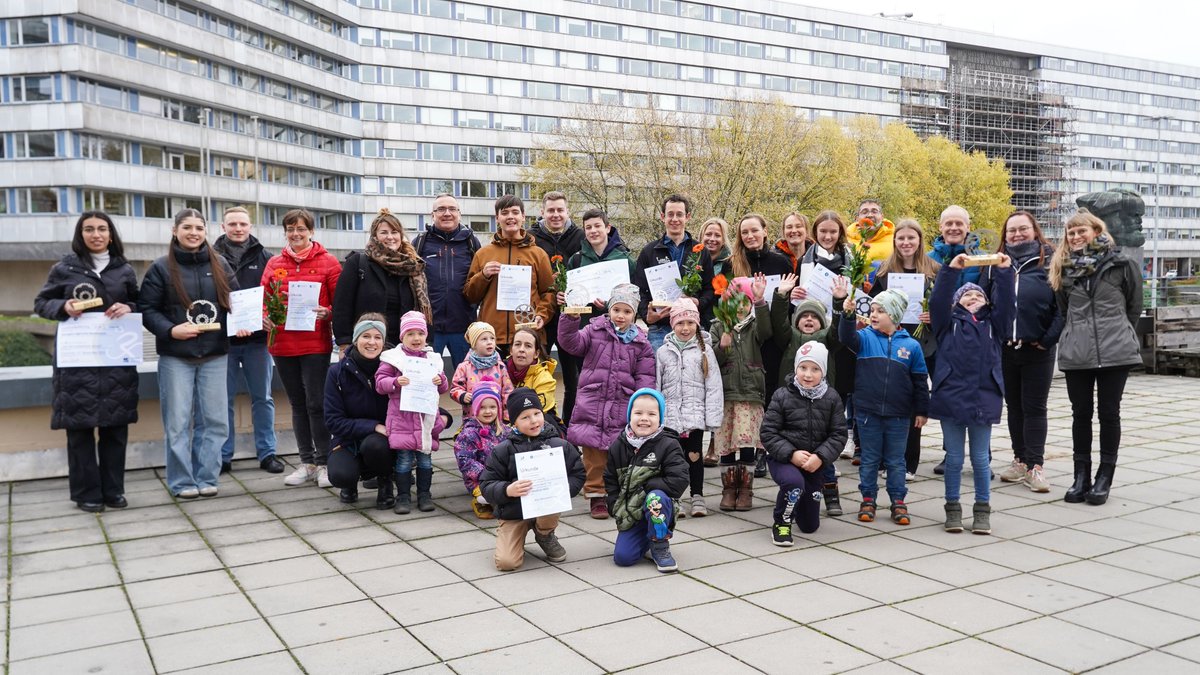 638.591 zurückgelegte Kilometer, 2.945 aktiv Radelnde, 103 Tonnen eingespartes CO2 und das alles über einen Zeitraum von 21 Tagen – das #Chemnitz|er #STADTRADELN 2023 hat neue Maßstäbe gesetzt! Gratulation an alle Prämierten &amp; Teilnehmer:innen. Ihr habt ordentlich am Rad gedreht!