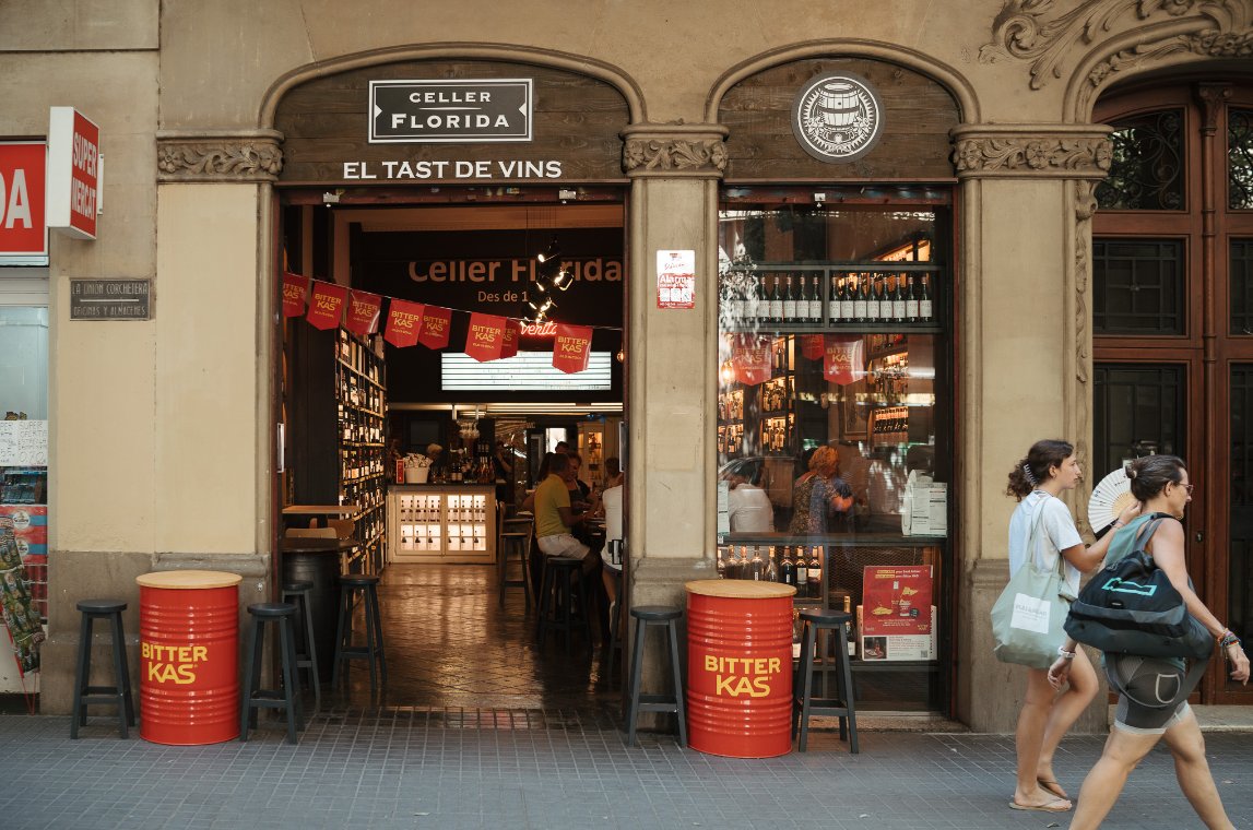 PepsiCo_ESP's tweet image. ¿El plan de fin de semana ideal?

Disfrutar de un buen #BitterKAS o #Bittermut acompañados de unas deliciosas tapas como estas, fruto de nuestra colaboración con @timeout. 

Porque lo bueno, nunca pasa de moda. 😉

#OldisCool