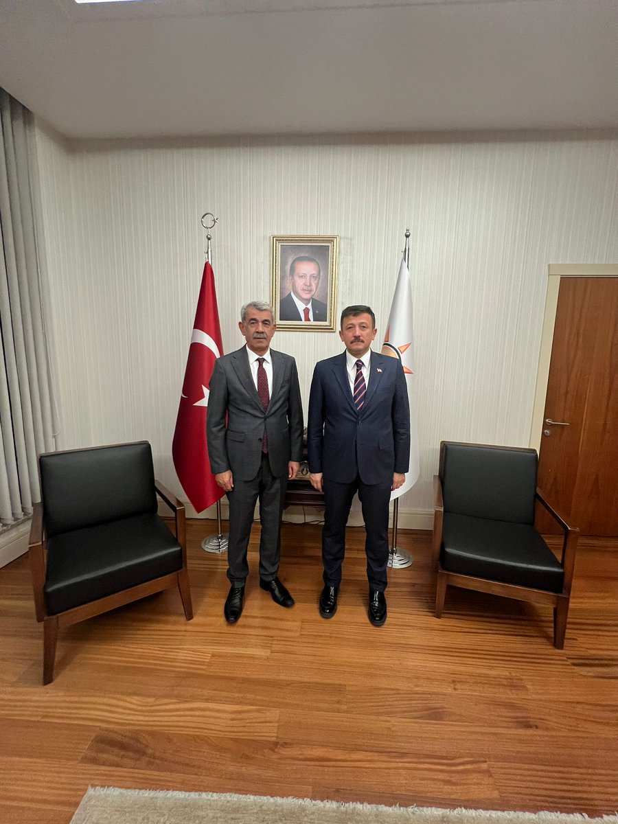 AK Parti Genel Başkan Yardımcısı ve Tanıtım Medya Başkanı Sn. Hamza DAĞ beyefendiyle bir araya geldik. Memleketimiz hakkindaki kıymetli fikirlerini ve desteklerini bizlerle paylaşan başkanımıza teşekkür ederim. 

Çalışmalarında kendilerine başarılar dilerim. <a href="/avhamzadag/">HAMZA DAĞ</a>