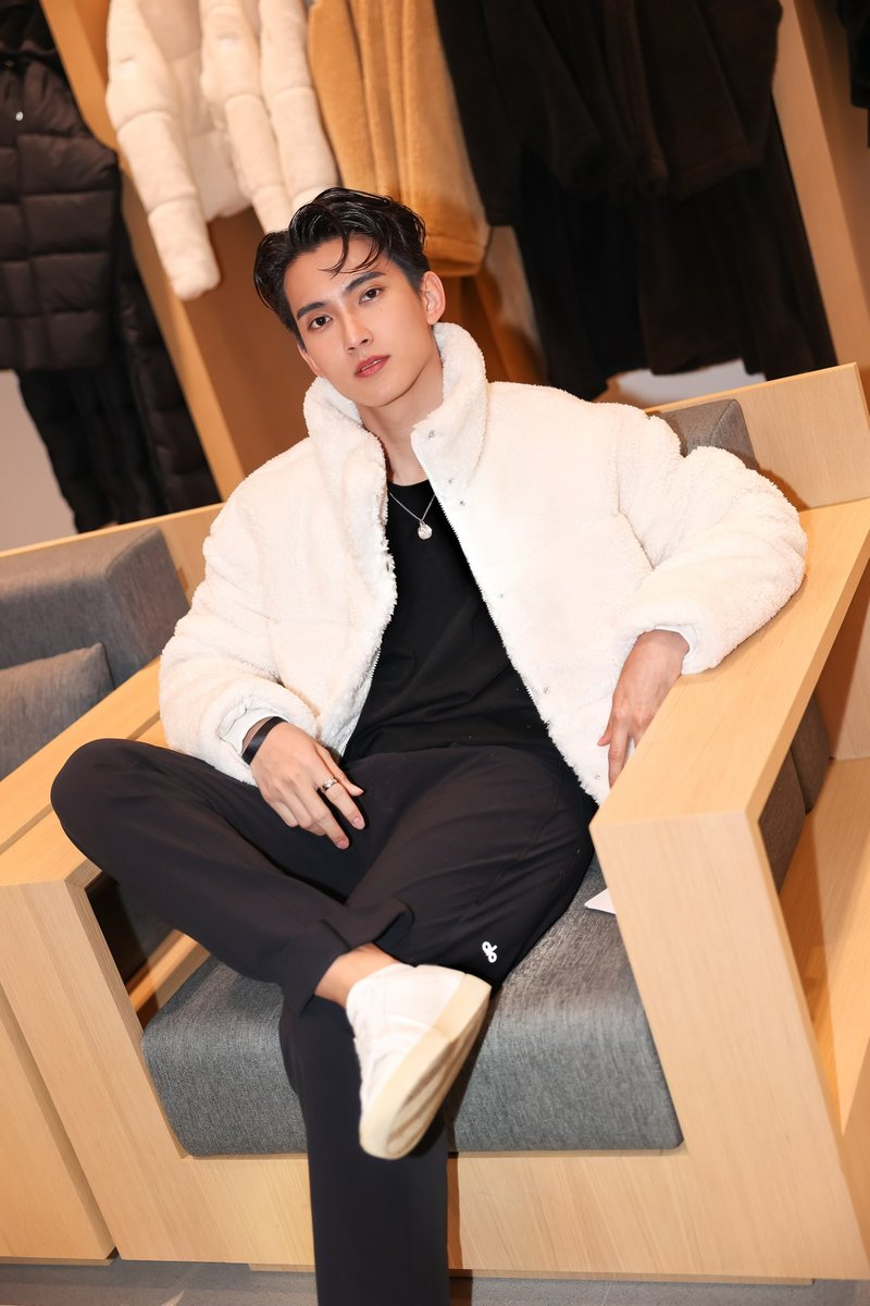 firstfh5's tweet photo. ALO is finally here! Find your mindful movement at @alo_thailand the first store in Asia at the Emquartier 🤍 https://t.co/Gf8q3d8dns