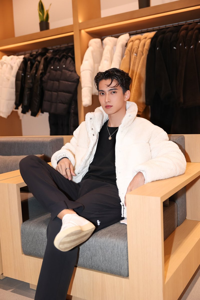 firstfh5's tweet photo. ALO is finally here! Find your mindful movement at @alo_thailand the first store in Asia at the Emquartier 🤍 https://t.co/Gf8q3d8dns