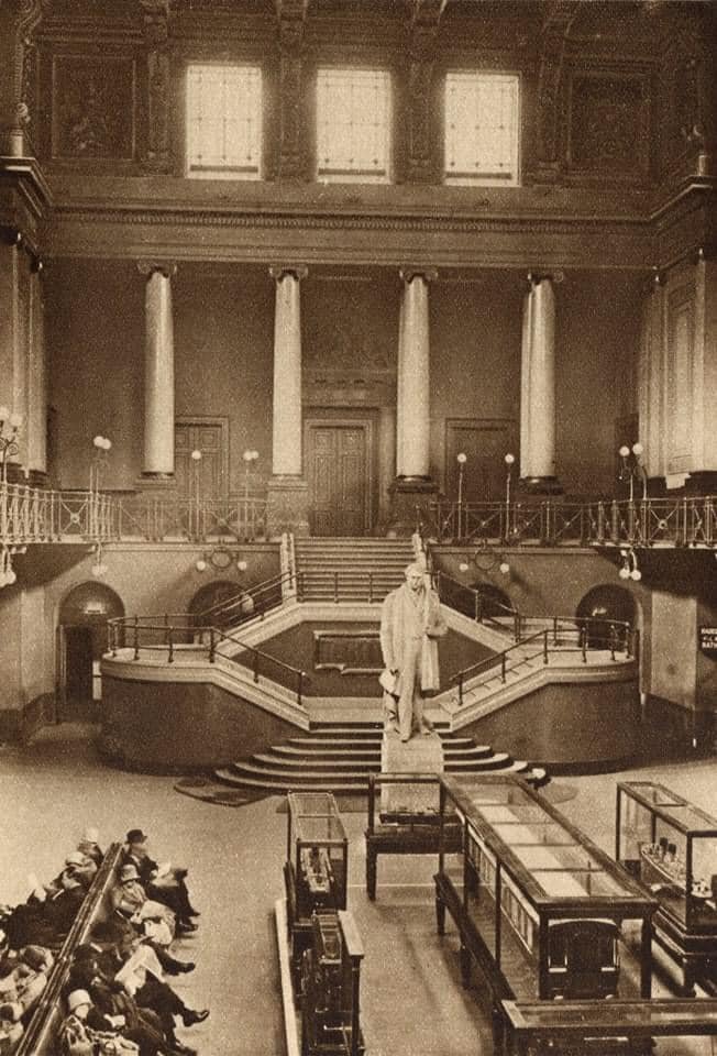 I know there have been greater architectural losses but it is a real shame the old Euston Station didn't stick around.