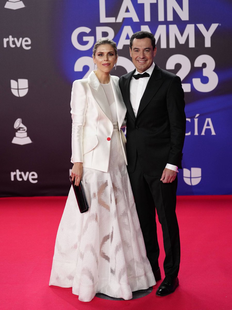 Juanma Moreno del PP se gasta 22,7M€ de fondos europeos, adjudicación a dedo y sin concurso público, para celebrar Grammy en Andalucía. Mientras destroza sanidad pública y favorece al negocio privado en el que participa su mujer Manuela Villena, presidenta de Fundación Bidafarma